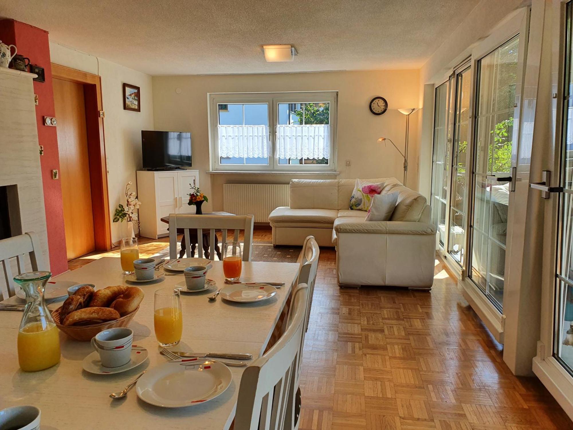 Apartament Gardenia-altach, 2-4 P, Kueche, Garten, Terrasse, Parkplatz, Wifi, Stellplatz *